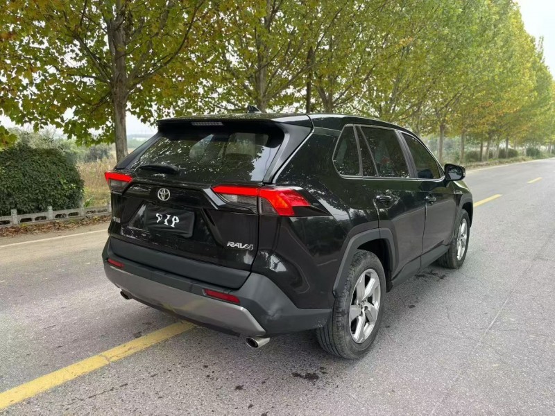 咸阳21年丰田RAV4荣放7