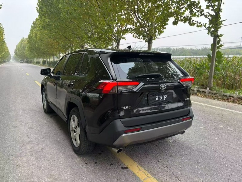 咸阳21年丰田RAV4荣放8