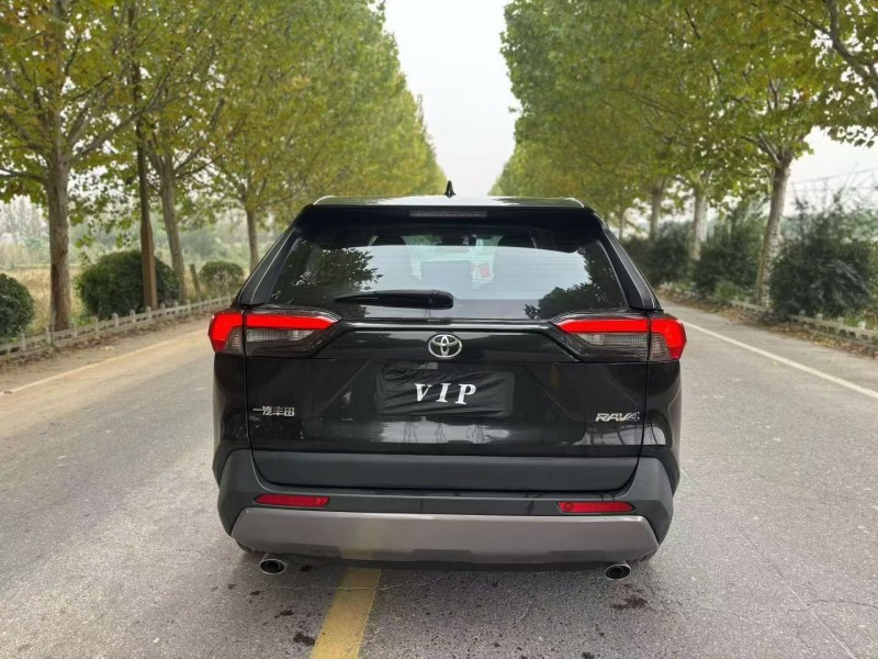 咸阳21年丰田RAV4荣放9