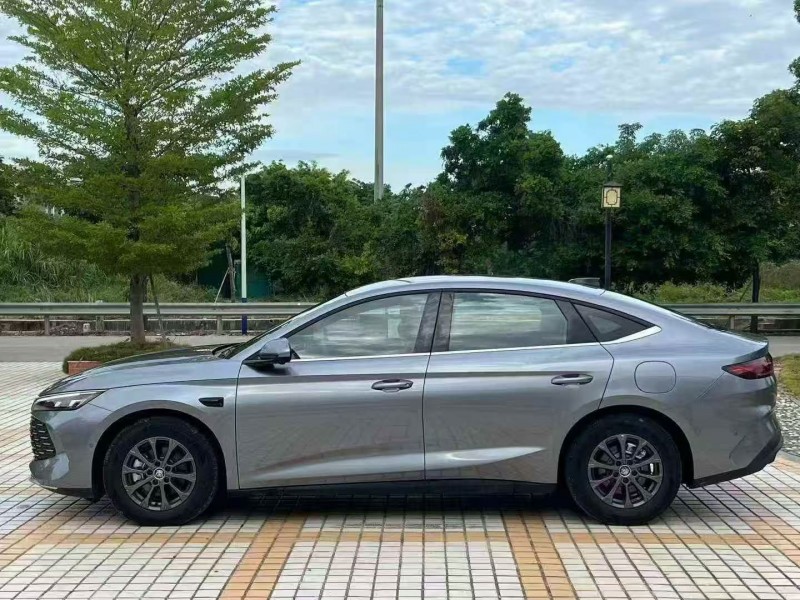 汕头25年比亚迪秦9