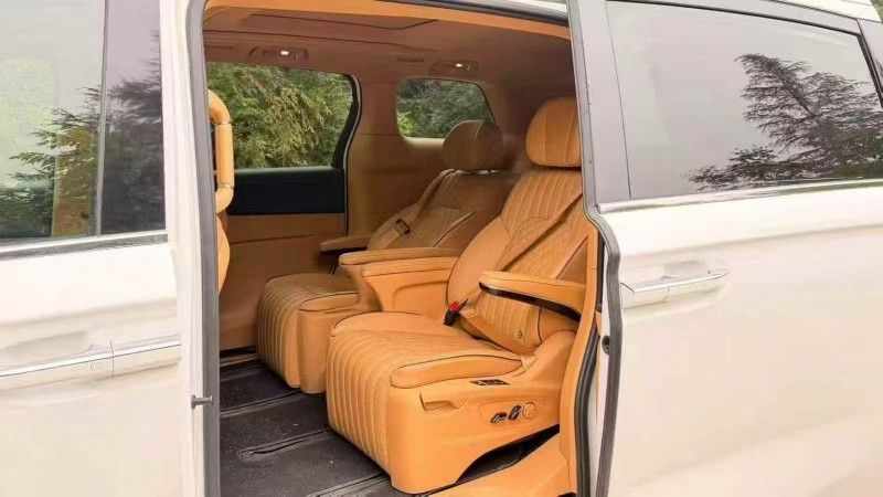 江门22年岚图汽车梦想家4