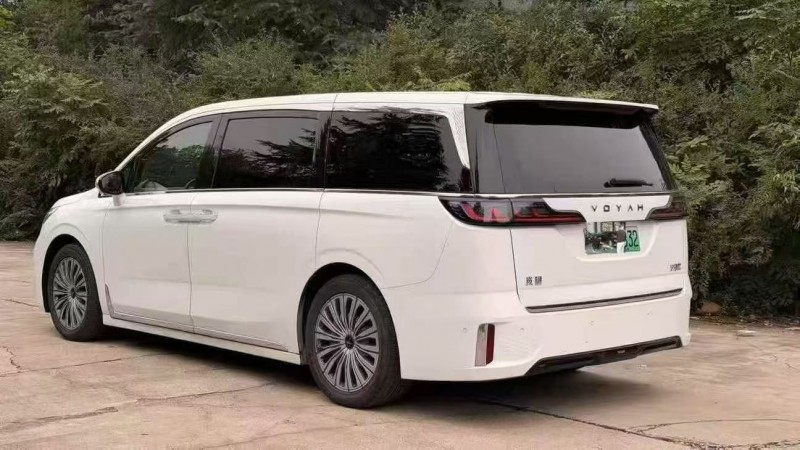 江门22年岚图汽车梦想家8