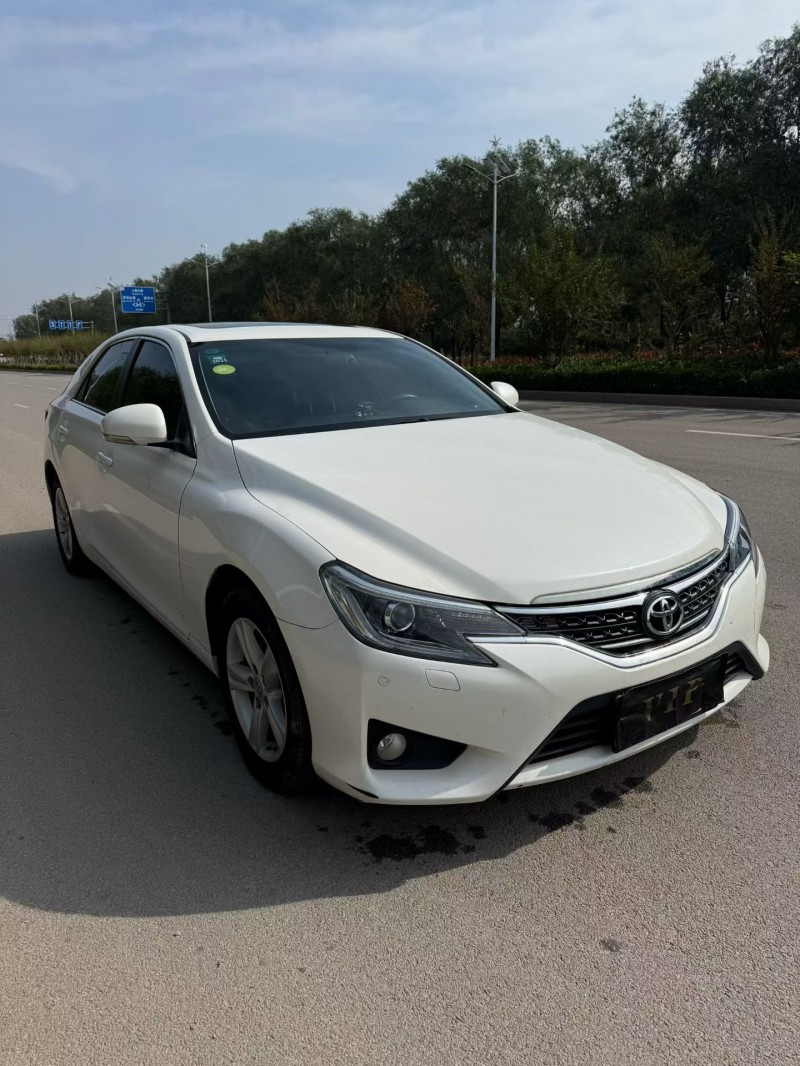 泰安14年丰田锐志2