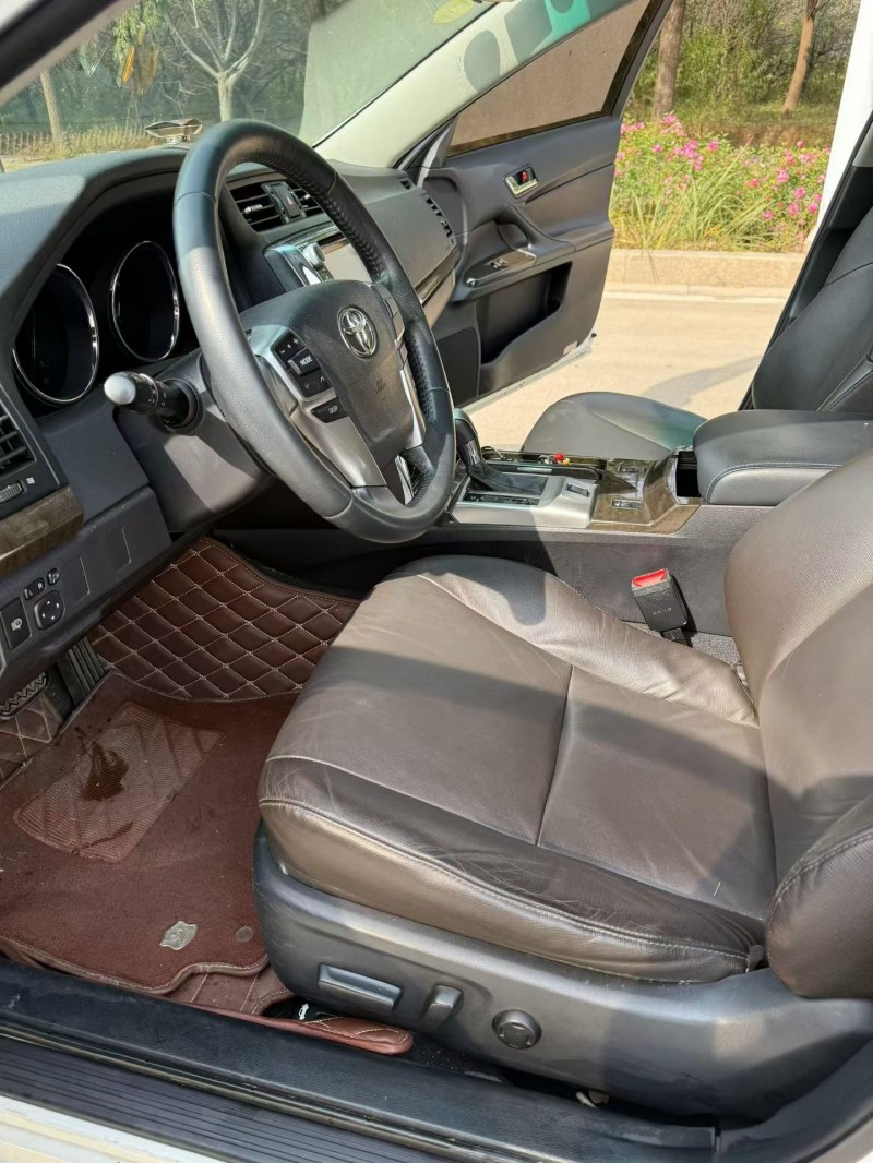 泰安14年丰田锐志5