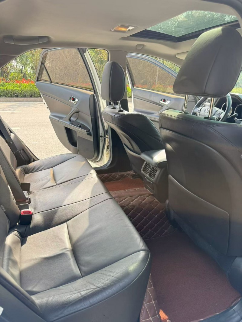 泰安14年丰田锐志7