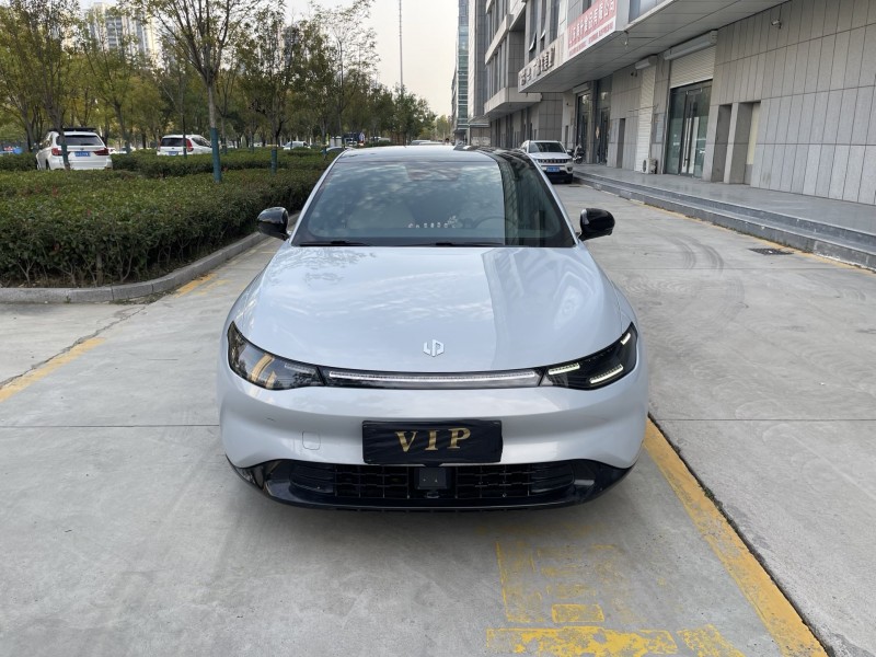 济宁23年零跑汽车C011