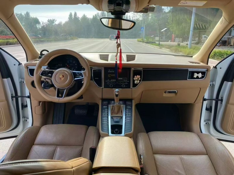 东营15年保时捷Macan7