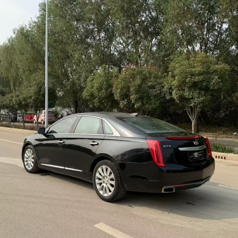 枣庄17年凯迪拉克XTS8