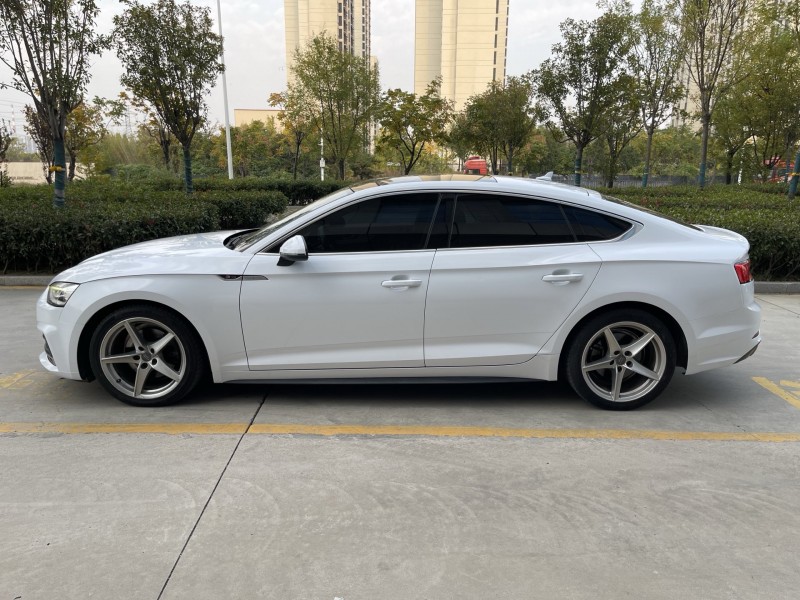 济宁17年奥迪A58