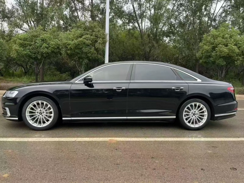 日照21年奥迪A8L9