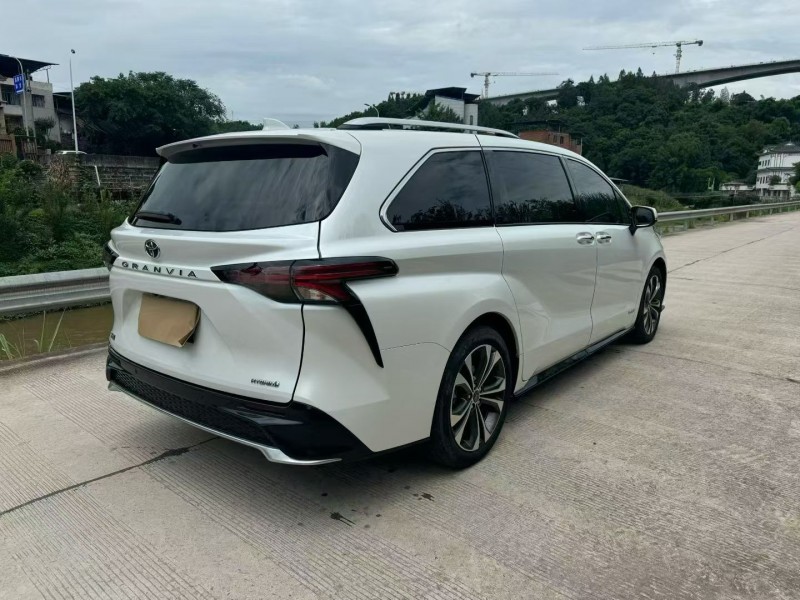 成都23年丰田格瑞维亚2