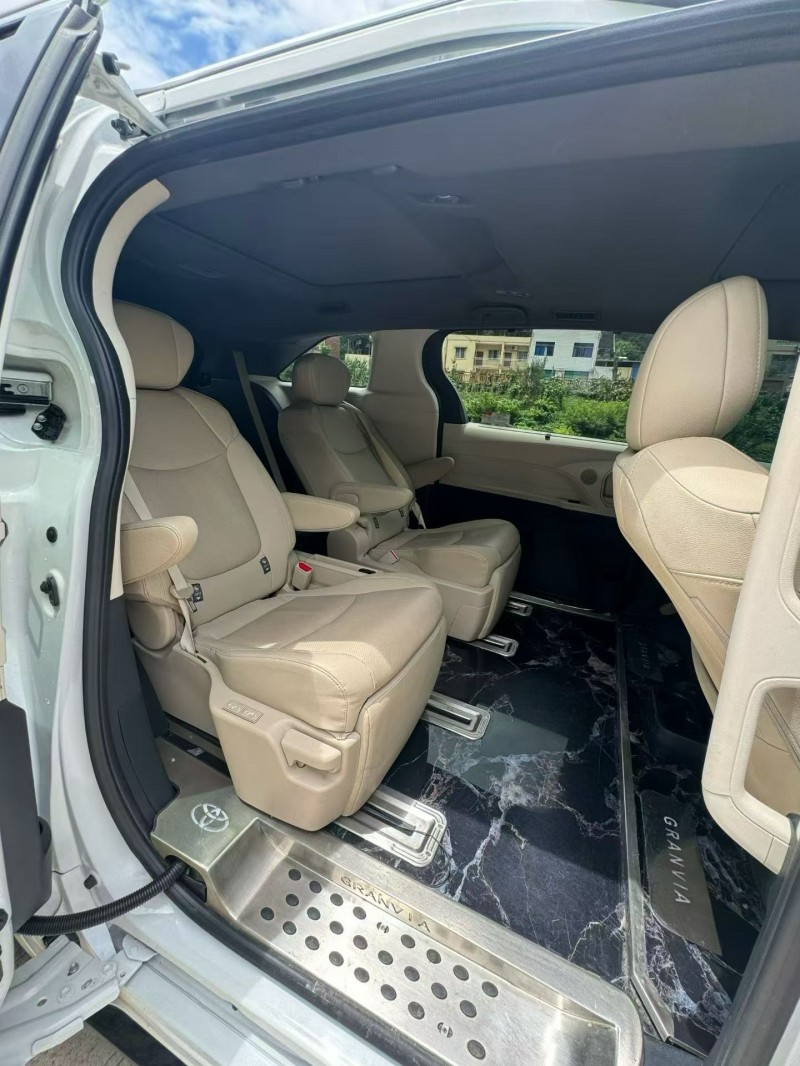 成都23年丰田格瑞维亚6