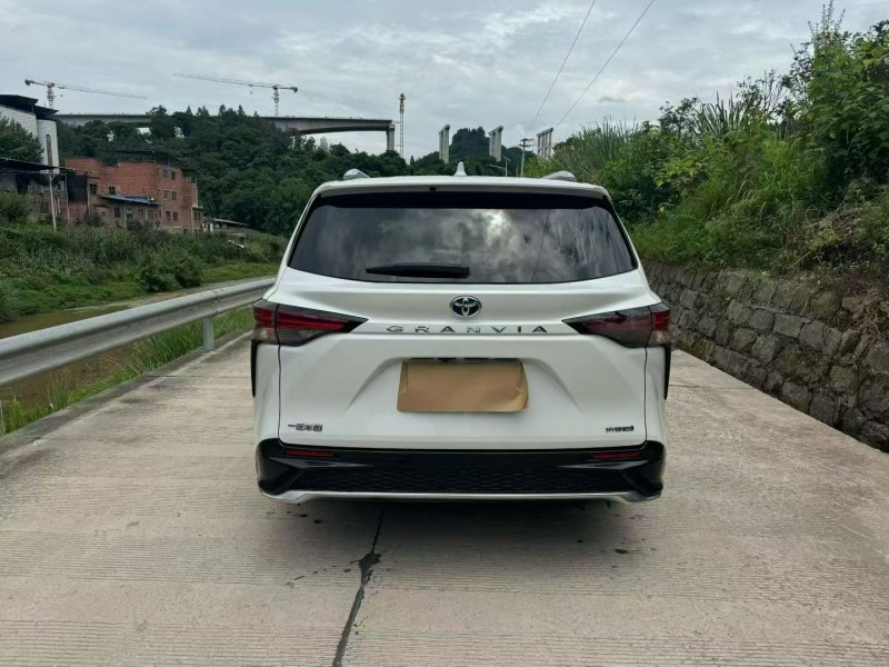 成都23年丰田格瑞维亚9