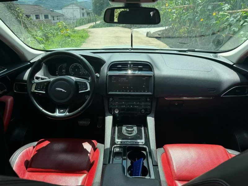 成都17年捷豹锋湃3