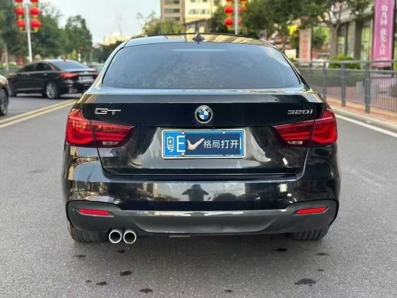 广州21年宝马3系9
