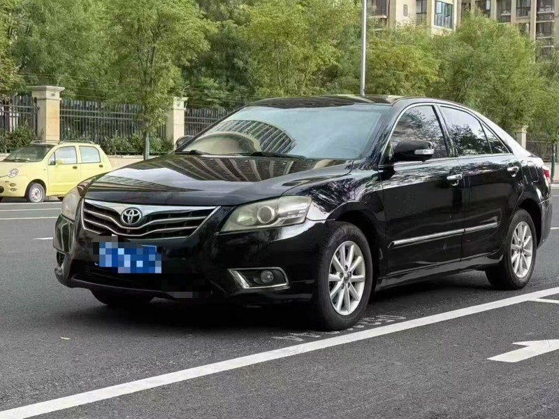 郑州13年丰田凯美瑞3