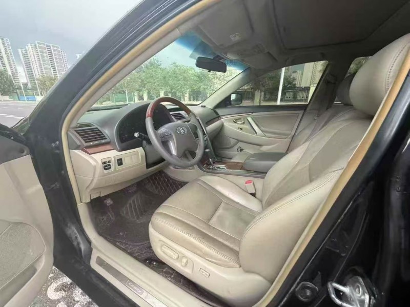 郑州13年丰田凯美瑞4