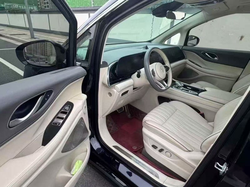 郑州22年岚图汽车梦想家4