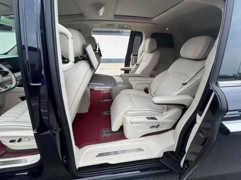 郑州22年岚图汽车梦想家6