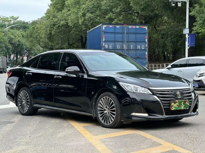 东莞18年丰田皇冠2