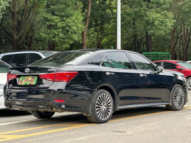 东莞18年丰田皇冠4