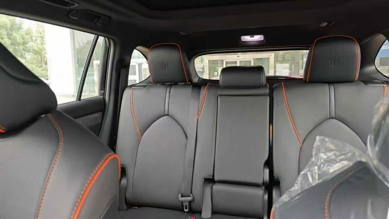 成都25年丰田皇冠4