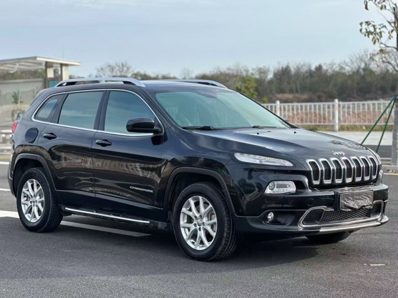 汕头17年Jeep自由光2