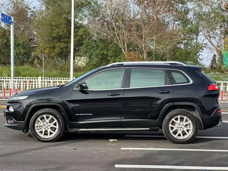 汕头17年Jeep自由光3