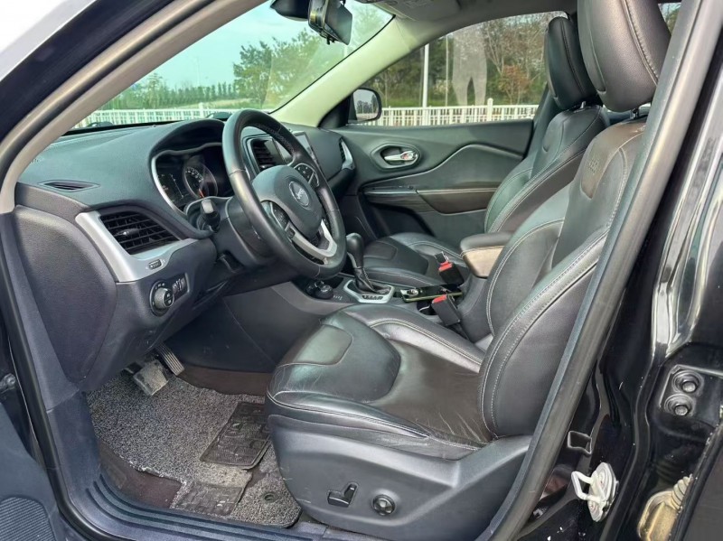 汕头17年Jeep自由光4