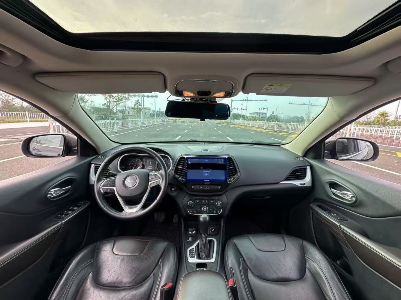 汕头17年Jeep自由光5