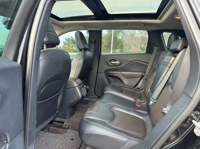 汕头17年Jeep自由光6