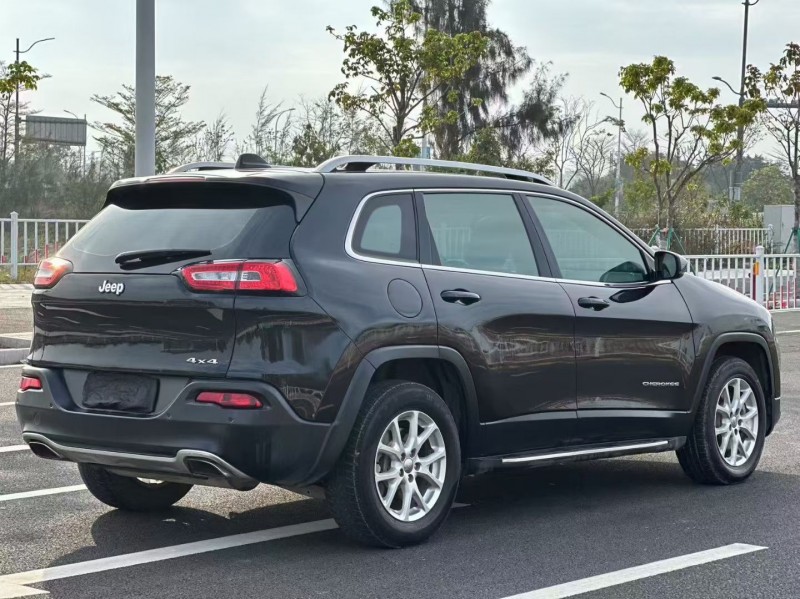 汕头17年Jeep自由光8