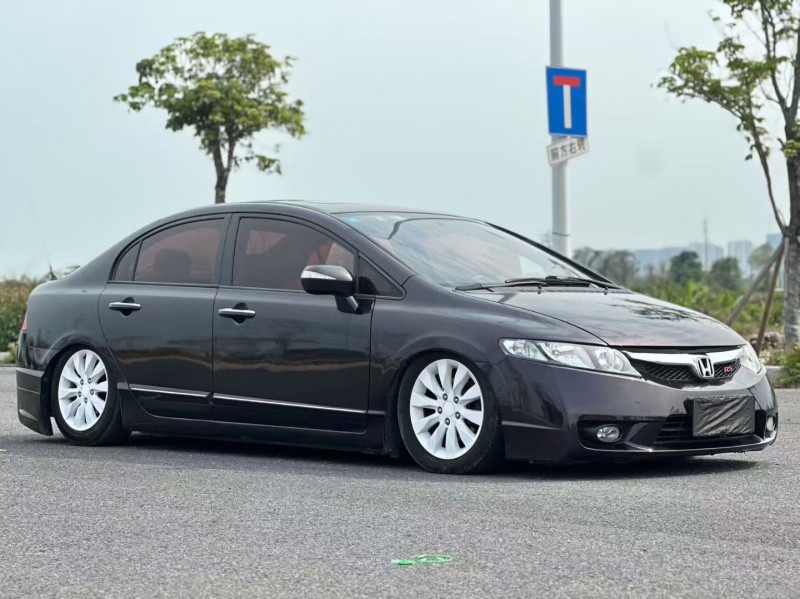 汕头14年别克君威2