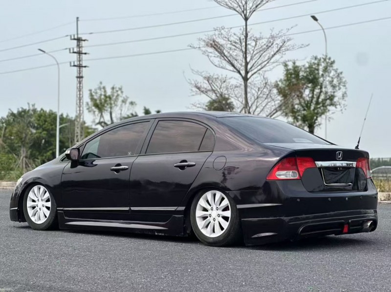 汕头14年别克君威7