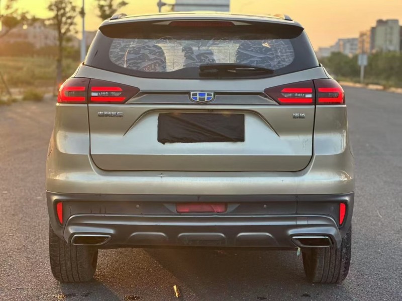 汕头19年吉利博越9