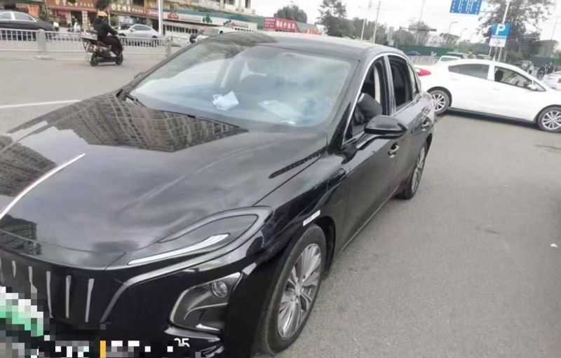 成都25年红旗E-QM52