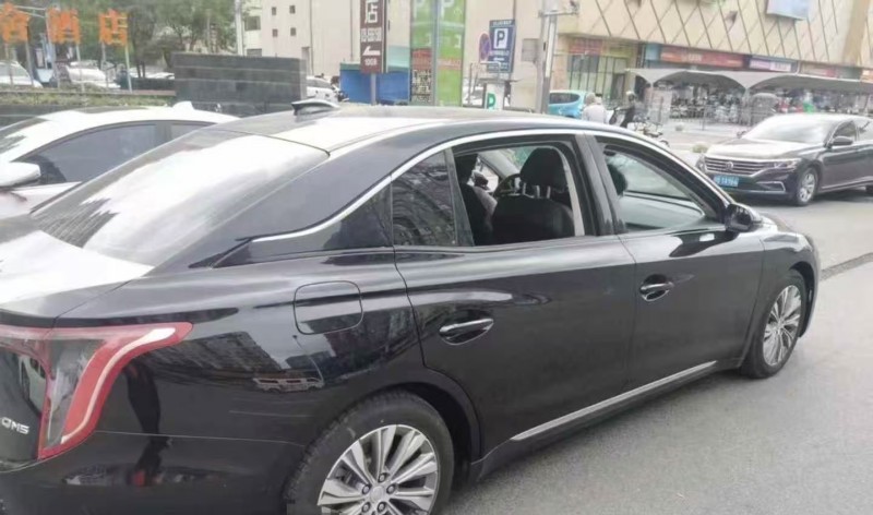 成都25年红旗E-QM54