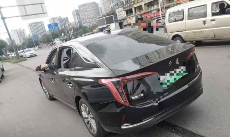 成都25年红旗E-QM55