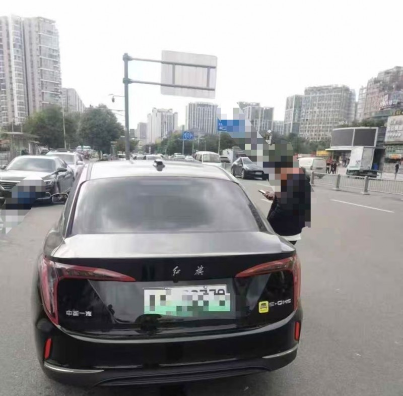 成都25年红旗E-QM56