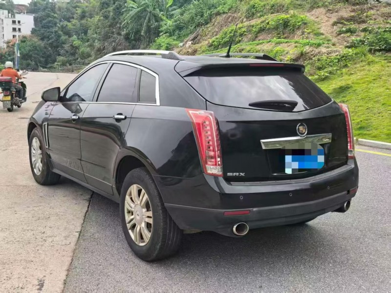 三明15年凯迪拉克SRX8