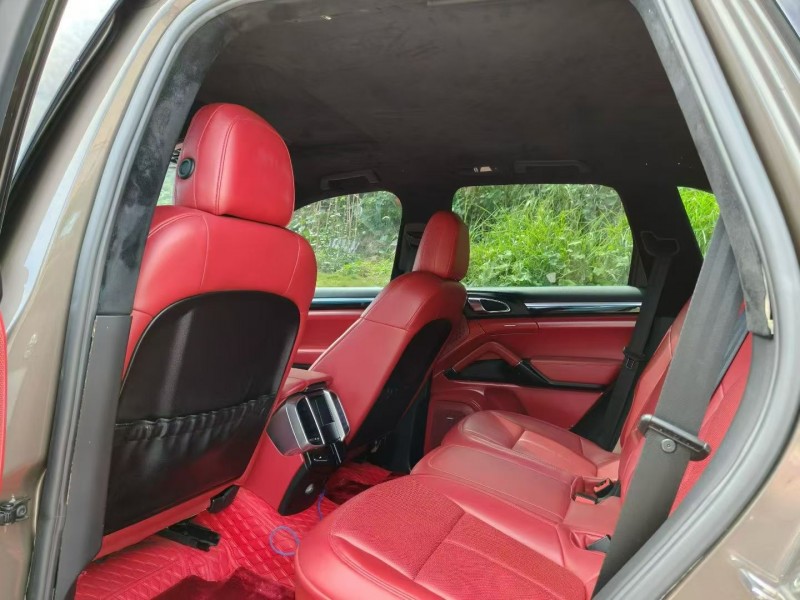 三明11年保时捷卡宴4