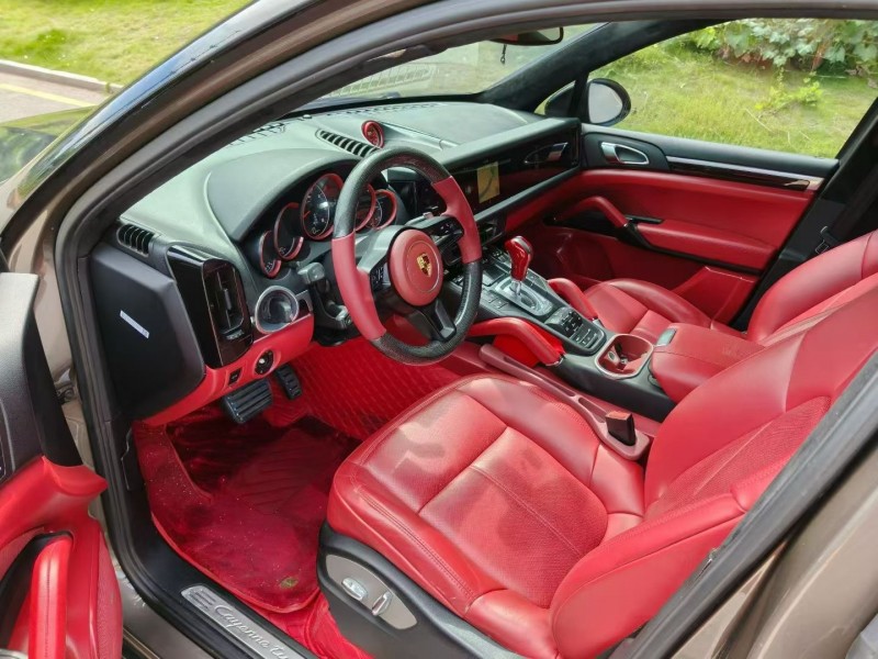 三明11年保时捷卡宴5