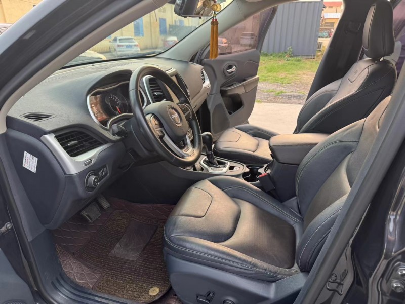 徐州17年Jeep自由光2