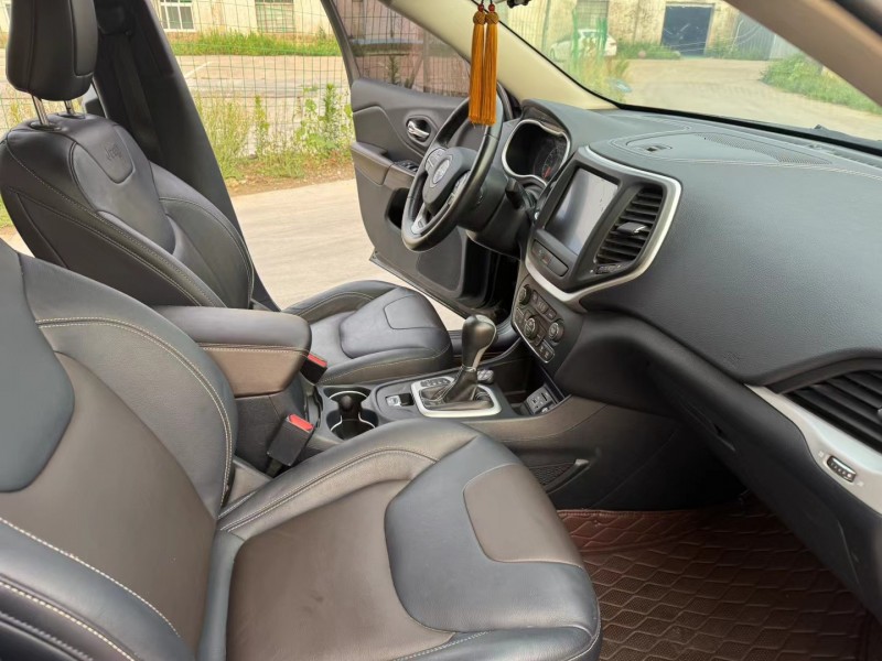 徐州17年Jeep自由光4