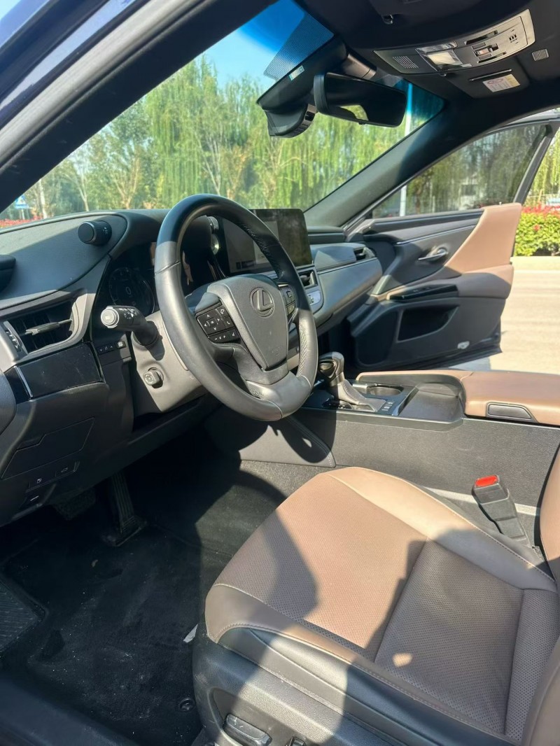济宁23年雷克萨斯ES4