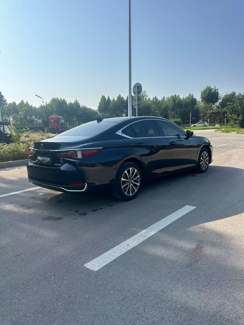 济宁23年雷克萨斯ES7