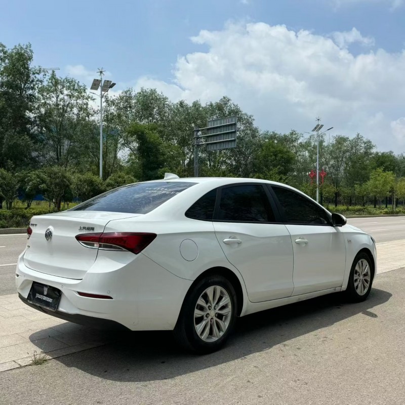 泰安18年别克英朗8