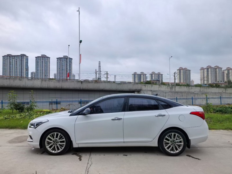 襄阳18年现代名图8