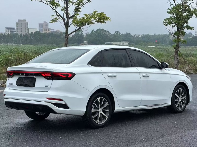 汕头23年吉利帝豪8