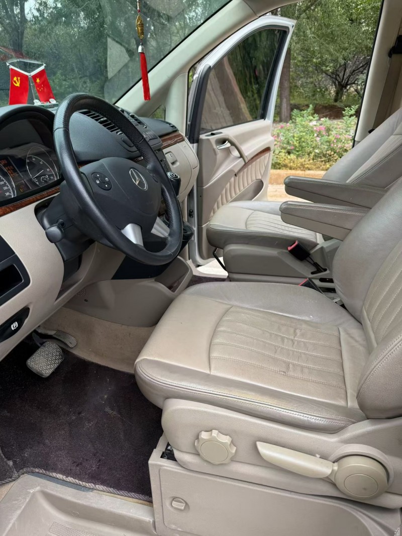 济宁15年奔驰唯雅诺4